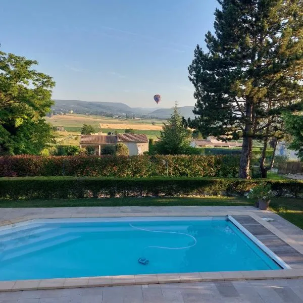 Maison familiale à louer dans le Luberon，位于Dauphin的酒店