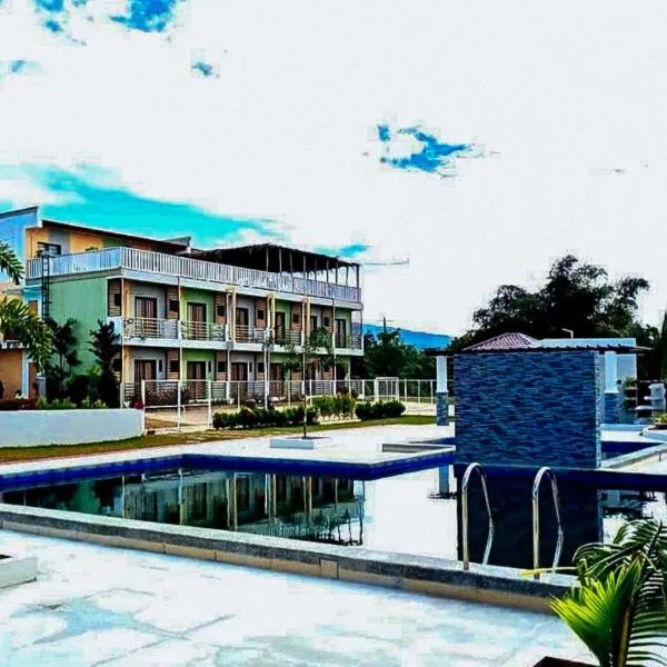 Jeanines Travellers Inn by RedDoorz，位于莫龙的酒店