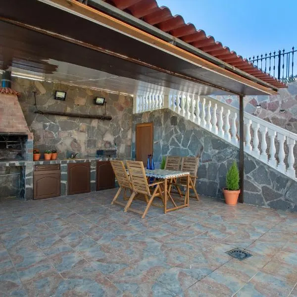 Villa El Castillejo Vacacional，位于Arbejales的酒店