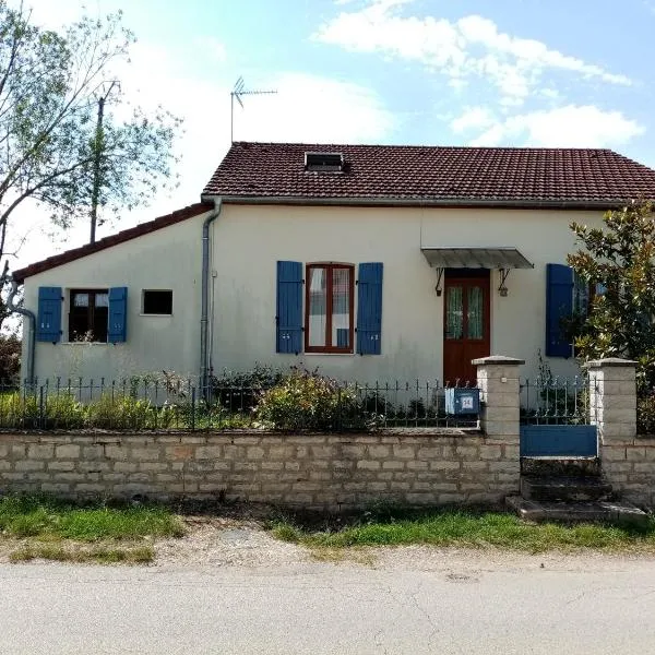 LA PETITE MAISON，位于Saint-Loup-Géanges的酒店