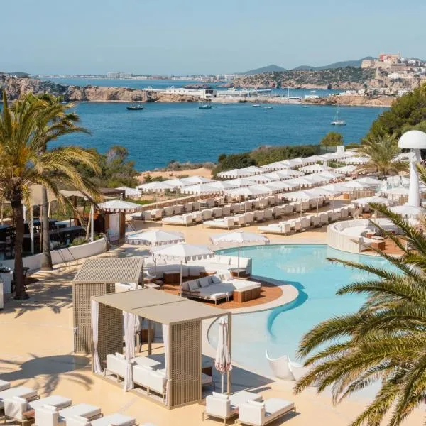 Destino Five Ibiza - New Hotel，位于塔拉曼卡的酒店