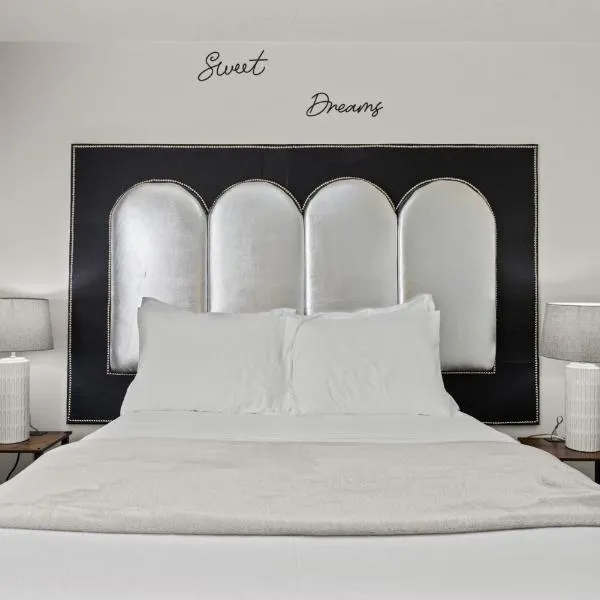 Chic & Cozy Room, Unique Design, Shared Amenities Near CofI and Lake Lowell，位于考德威尔的酒店