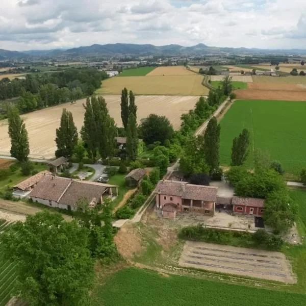 AGRITURISMO LE CORTI DELLA GUALDANA，位于沃盖拉的酒店