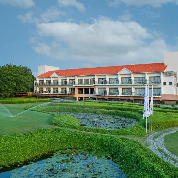 Club Mahindra Kensville，位于艾哈迈达巴德的酒店