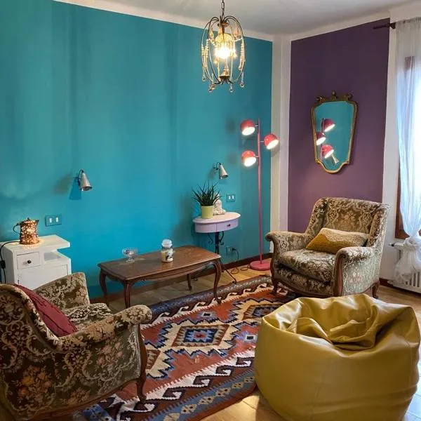 SpazioViola appartamento intimo boho style uno spazio magico per l'energia che si respira in un palazzo della vecchia Bologna Qui nulla è perfetto ma tutto racconta No Wi-Fi No aria condizionata，位于博洛尼亚的酒店