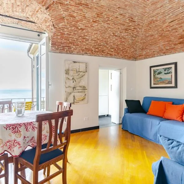 Sea View Suite - Sleeps 3 - Free Parking，位于切尔沃的酒店