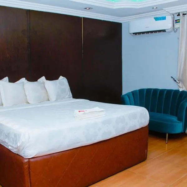 Triple Tee Hotel，位于拉各斯的酒店