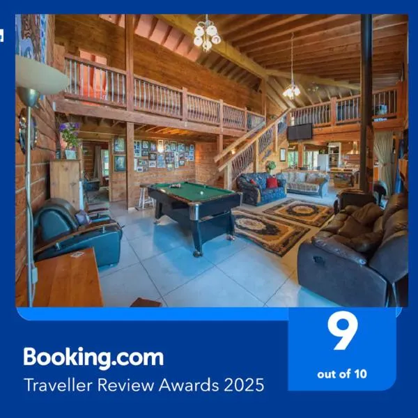 Hot Spa Log Fire Up to 16 Guests，位于罗托鲁瓦的酒店