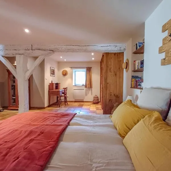 Le COULOUMIER côté lac，位于Caignac的酒店