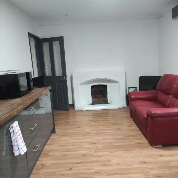 Self checkin 1 bedroom unit for max 3 Guests J11 M4 RG2 Private Entrance Onsite Parking Private Garden，位于Shinfield的酒店