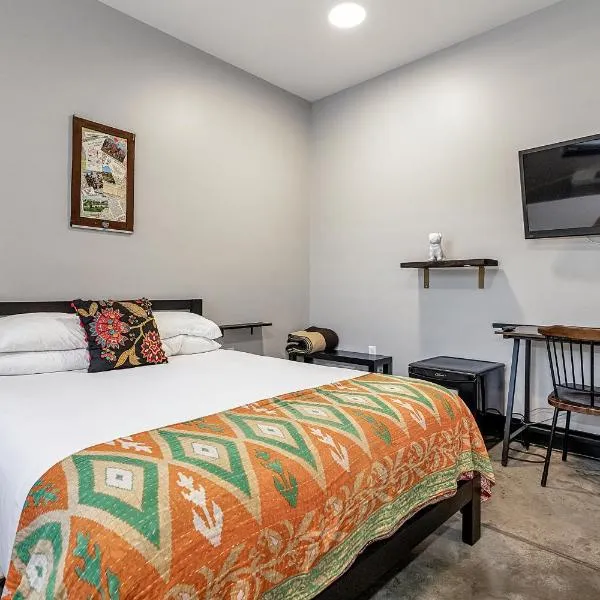 Queen room with access to chef's kitchen，位于太平洋的酒店