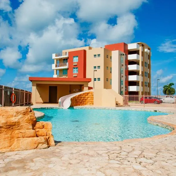 El Combate Condos, Enjoy Ocean Views and Pool Fun，位于博克龙的酒店