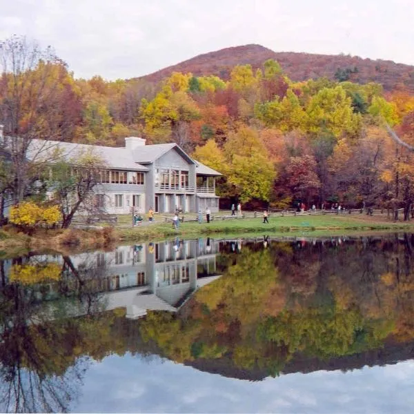 Peaks of Otter Lodge，位于贝德福德的酒店