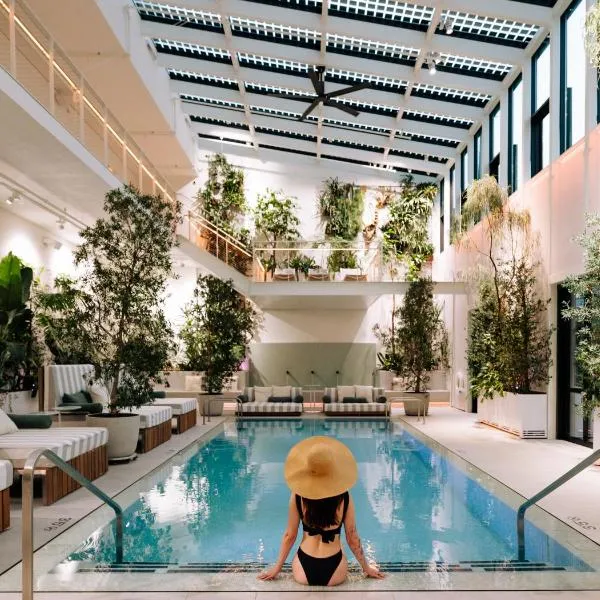 CASCADA Thermal Springs & Hotel，位于波特兰的酒店