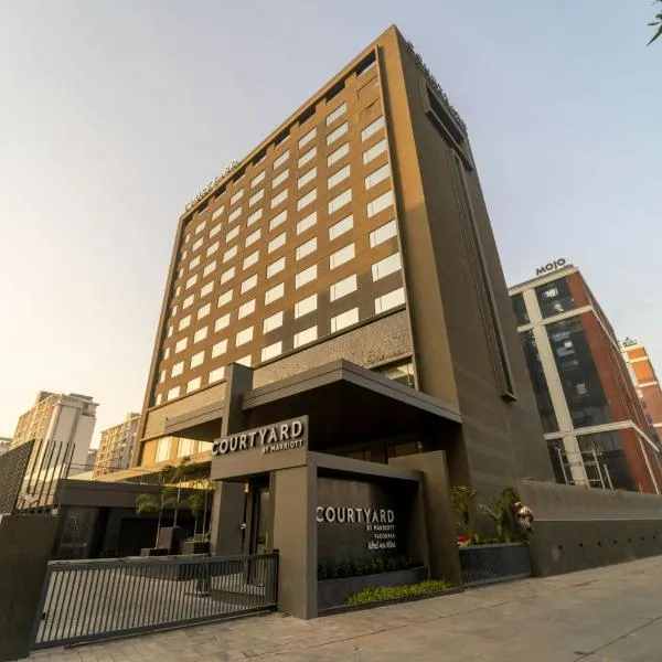Courtyard by Marriott Vadodara，位于巴罗达的酒店