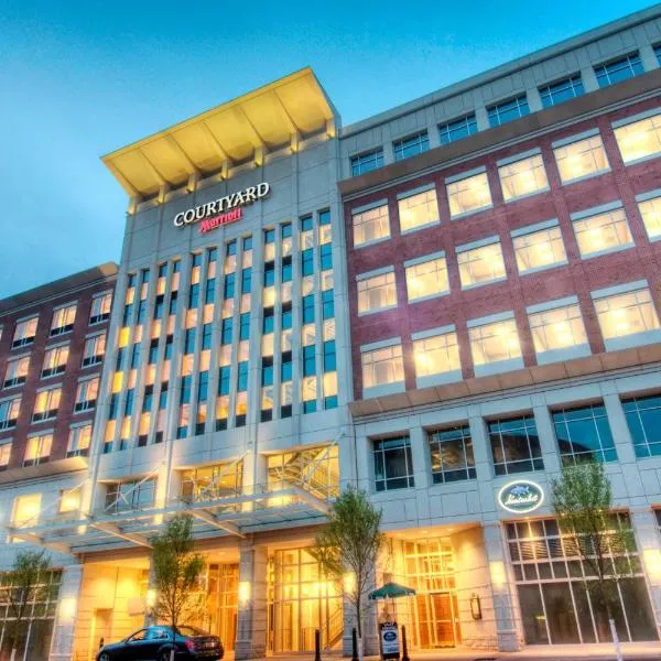 Courtyard by Marriott Greenville Downtown，位于格林维尔的酒店