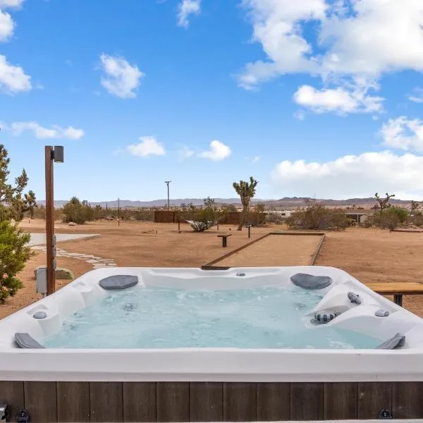 Hot Tub Fire Pit Cowboy Pool Desert Escape，位于丝兰谷的酒店