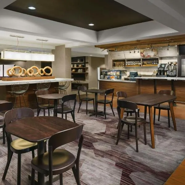 芝加哥布鲁明戴尔万怡酒店，位于布鲁明戴尔的酒店