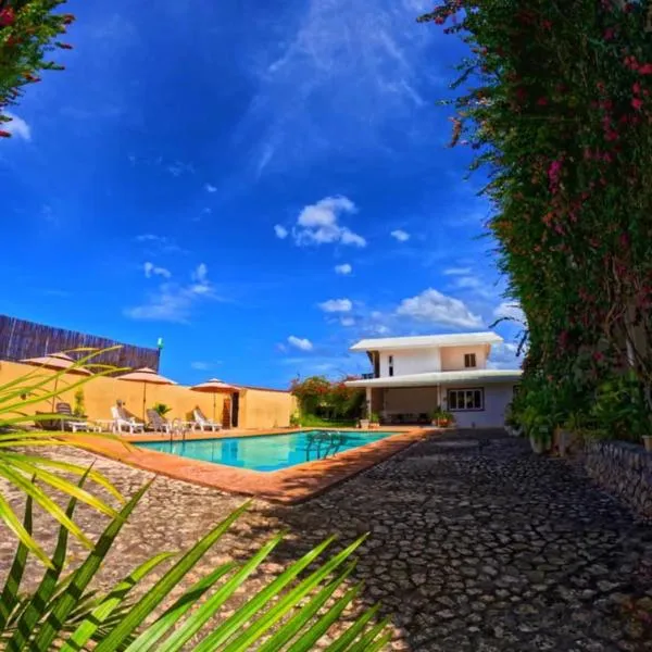 Divers Lodge Plumeria，位于莫阿尔博阿的酒店