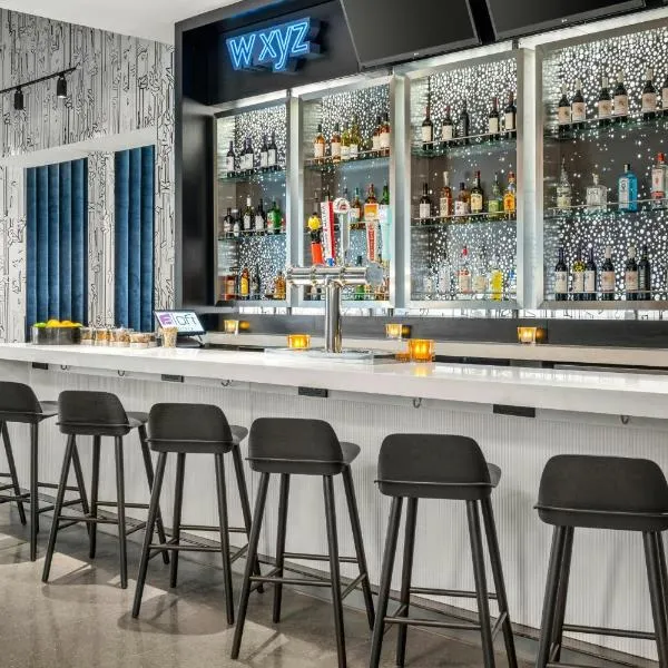 绍姆堡-罗林梅多斯假日酒店，位于罗林梅多斯的酒店