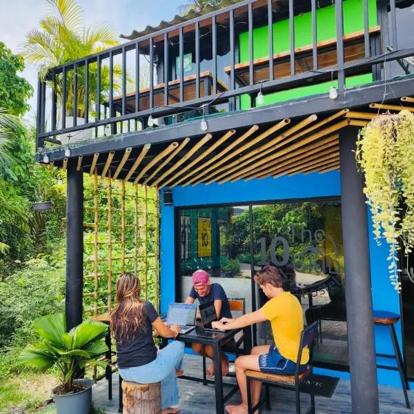 The 10 club hostel，位于通萨拉的酒店