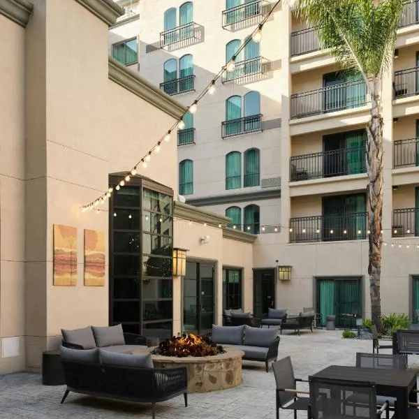 Courtyard by Marriott Los Angeles Pasadena Old Town，位于帕萨迪纳的酒店
