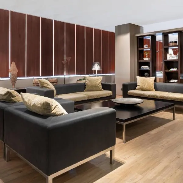 拉丽娜万豪AC酒店，位于洛格罗尼奥的酒店