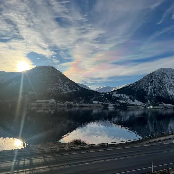 Husslåttene apartments with terrace，位于谢伊的酒店