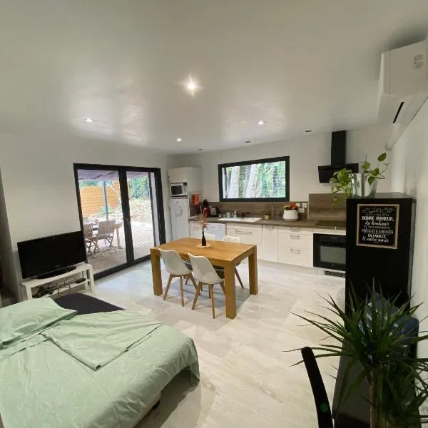Appartement en campagne，位于Saint-Marcel-de-Careiret的酒店