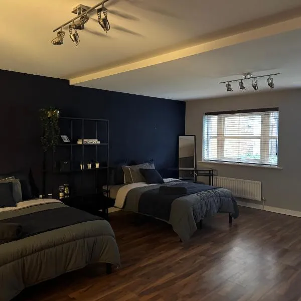 Riverside Townhouse 20 mins from Brighton and Worthing，位于滨海索尔海姆的酒店