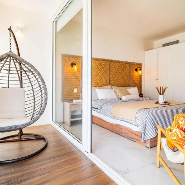 Casa Flor- Opulent, Secure, Serene Central Cabo Condo, Pool Views!，位于卡波圣卢卡斯的酒店