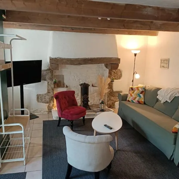 Le Coeur de Berrien 4 à 5 personnes，位于Berrien的酒店