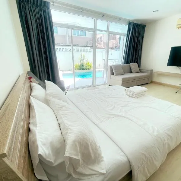 Condo The Beach Bangsaen 327-2 Pool-Access，位于班邦森(1)的酒店