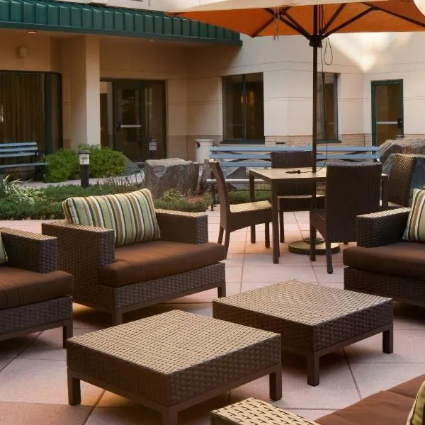 Courtyard By Marriott Jersey City Newport，位于泽西市的酒店