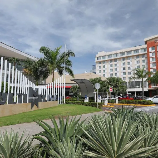 Courtyard by Marriott Panama Multiplaza Mall，位于巴拿马城的酒店