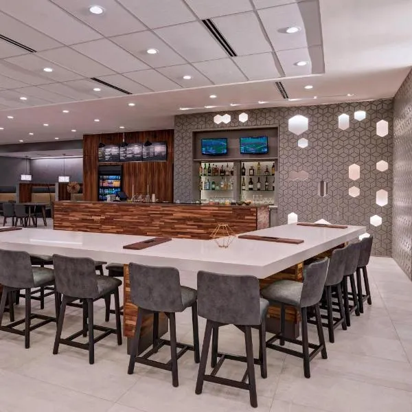 休斯顿舒格兰/普安特湖万怡酒店，位于舒格兰的酒店