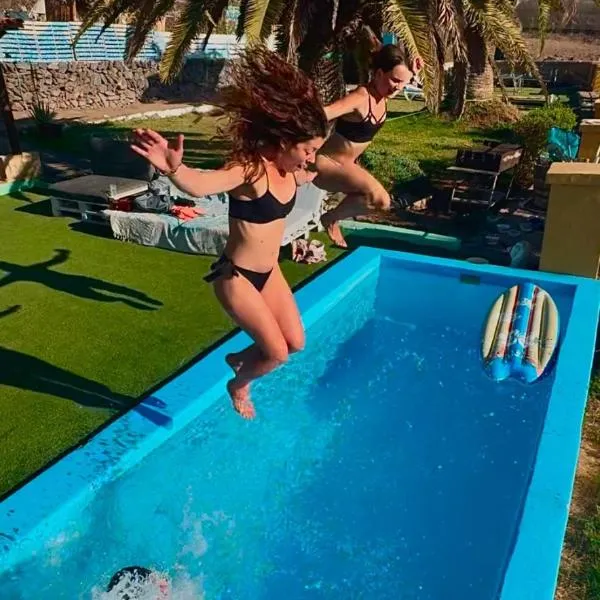 TwinFin Yoga y SurfCamp - Adeje，位于卡亚俄萨尔瓦赫的酒店