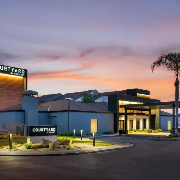 Courtyard by Marriott Fresno，位于弗雷斯诺的酒店