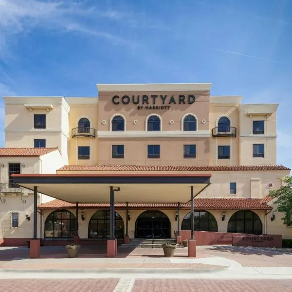 Courtyard by Marriott Wichita at Old Town，位于威奇托的酒店