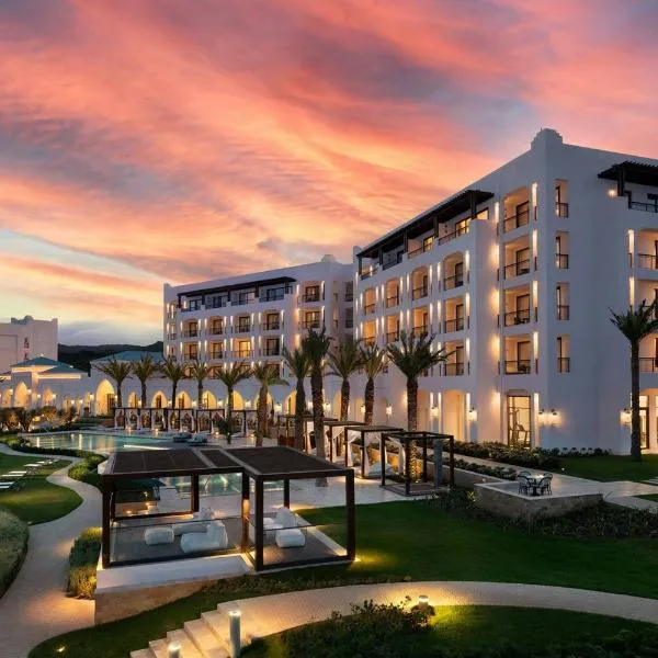 The St. Regis La Bahia Blanca Resort - Tamuda Bay，位于弗尼迪克的酒店