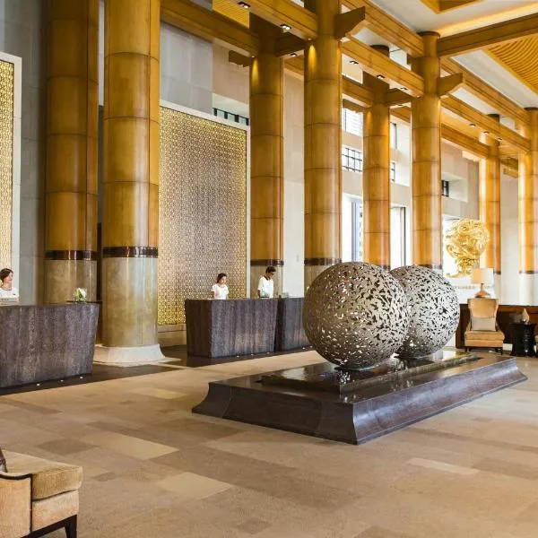 三亚海棠湾万丽度假酒店，位于三亚的酒店