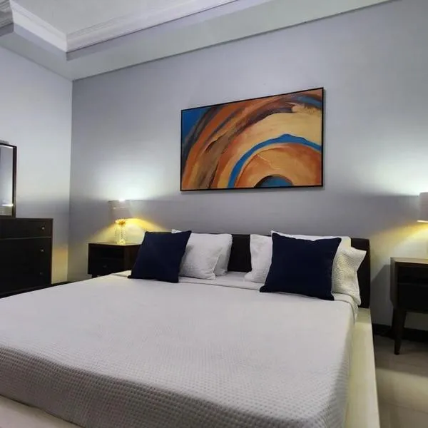 Luxury 2-Bedroom Suite adjacent AC Marriott Hotel New Kingston，位于金斯敦的酒店