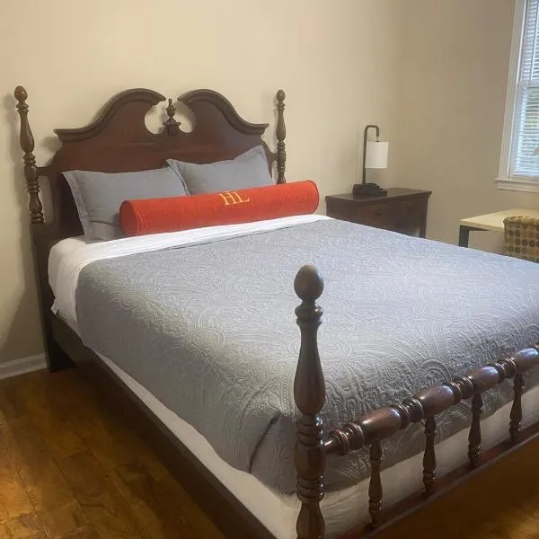 Big parking quiet 2-bedroom in West Raleigh 5210，位于罗利的酒店