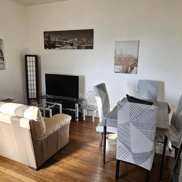 Appartement F2 Orléans 42m2, parking, 4 couchages et lit bébé，位于奥尔良的酒店