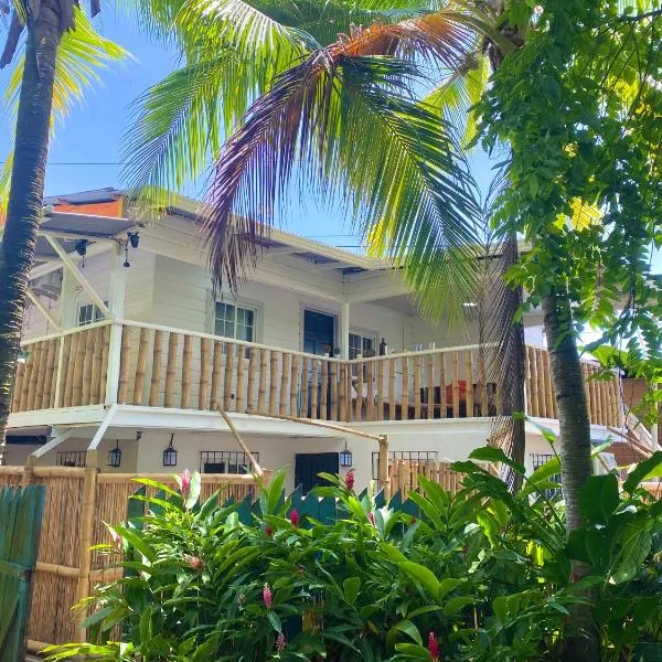 Villa Elena - Private Room，位于Carenero的酒店