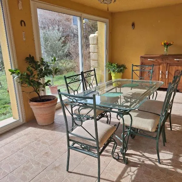 Maison Rustrel entre ocres et lavandes 3 chambres，位于吕斯特勒的酒店