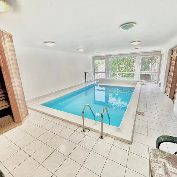 5 Hálószobás Wellness VIP House - privát medence，位于希欧福克的酒店