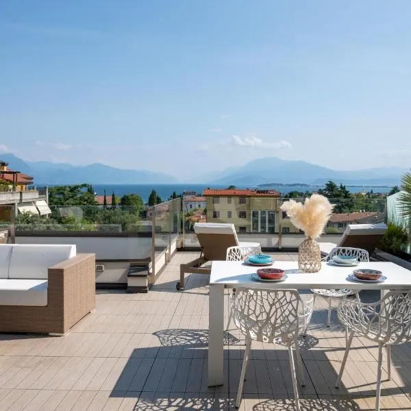 L'Angelica Loft Apartment Lake View - Desenzano del Garda，位于代森扎诺-德尔加达的酒店