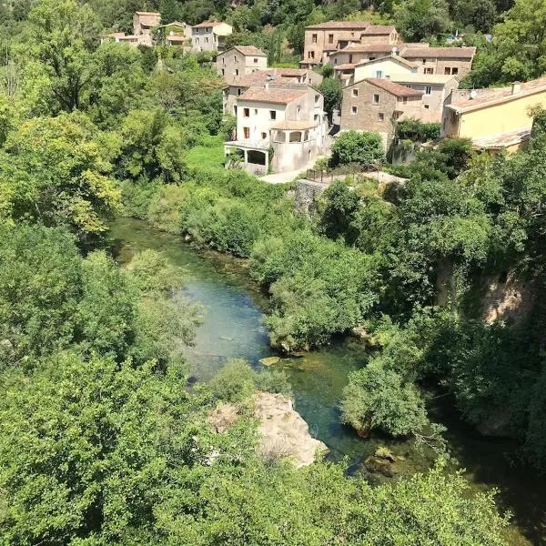 Charmante maison au bord de la rivière，位于Saint-Maurice-Navacelles的酒店