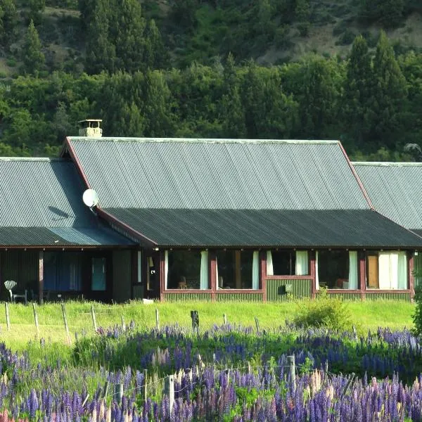 La Pilarica River & Mountain Lodge，位于Cholila的酒店